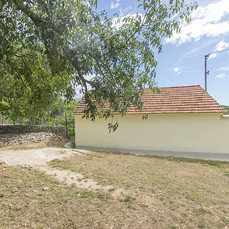 House Paradise Holiday home Vrpolje